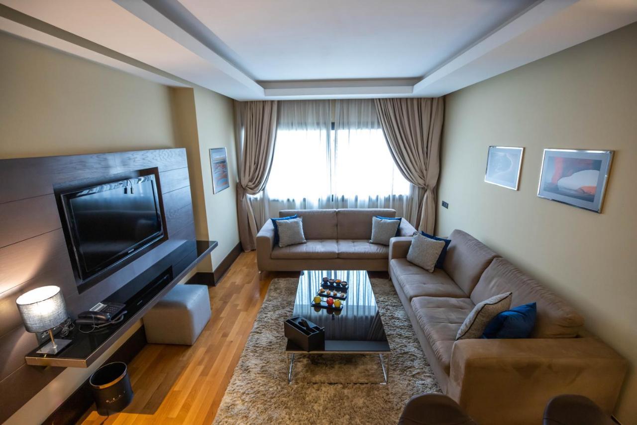 Gray Boutique Hotel Casablanca Exteriör bild A living room in a hotel suite