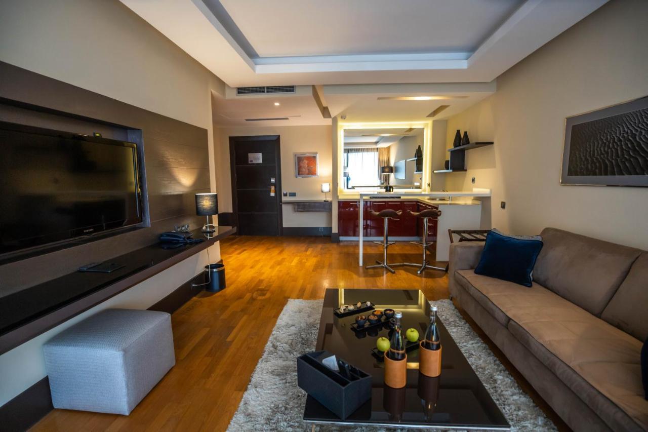 Gray Boutique Hotel Casablanca Exteriör bild A living room in a hotel suite